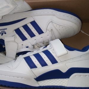 Youth sz.6 Adidas, Carolina Blue bottoms have never been worn.